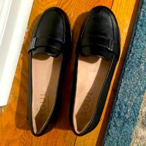 Never worn 7medium black flats for women